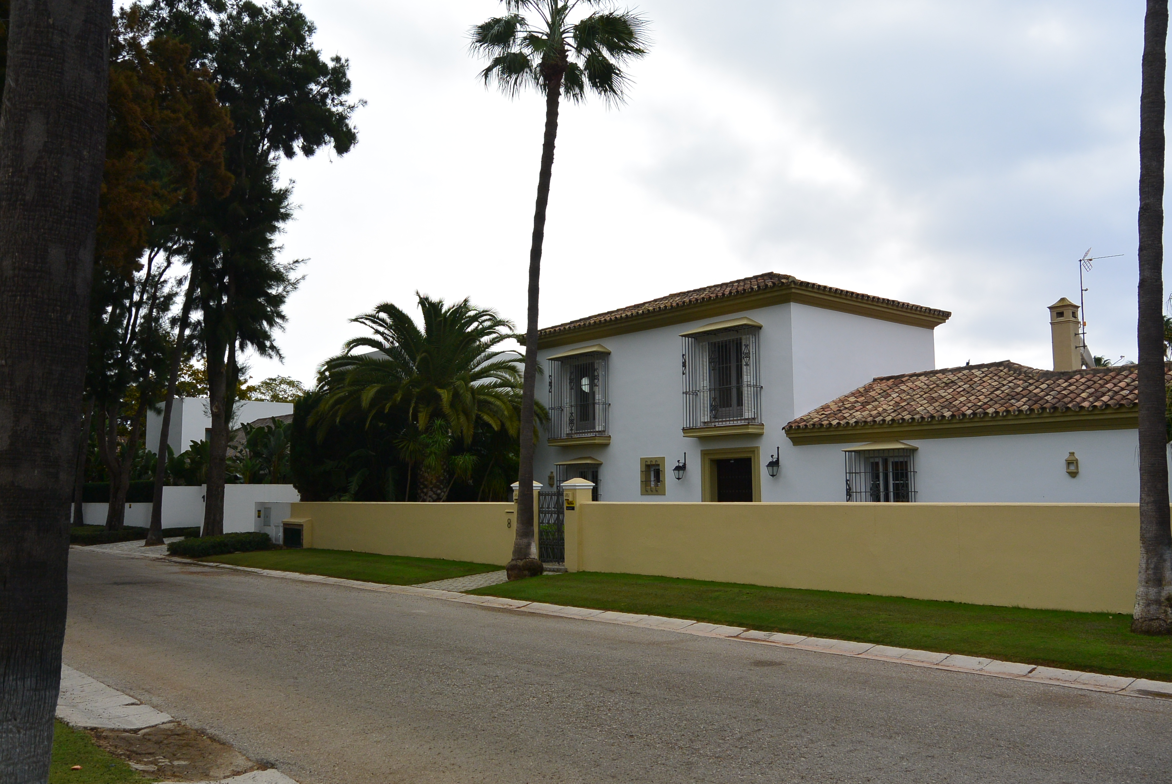 Restauracion de suelo de barro interior en vivienda de Sotogrande
