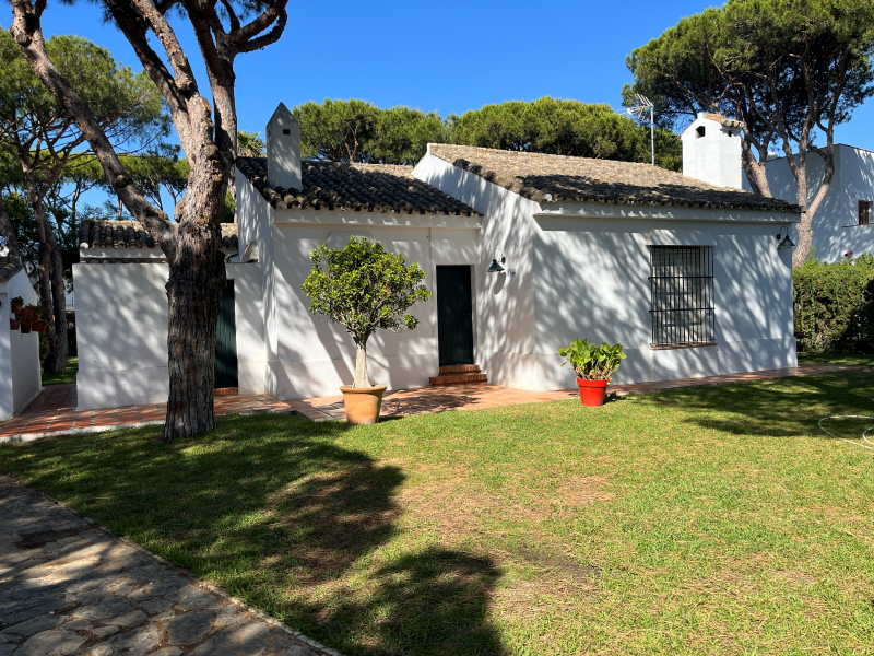 Restauracion y tratamiento de suelo de barro en interior y exterior en Urb. Roche - Cadiz. - Roche - Cadiz